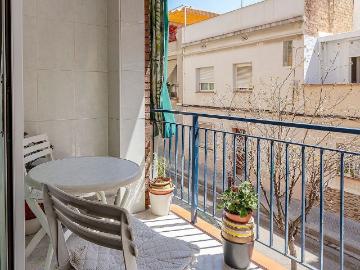 Piso en venta en calle De Frederic Soler, Cornellà de Llobregat, de 82 m² 3 habitaciones por 289.000