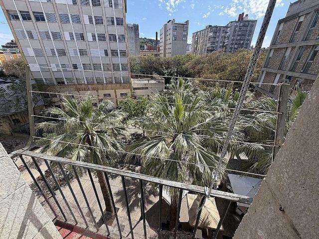 Piso en venta en calle De Guàrdia, Barcelona, de 43 m² 1 habitación por 205.000