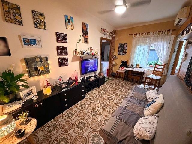 Piso en venta en calle De Guifré, Badalona, de 49 m² 2 habitaciones por 169.000