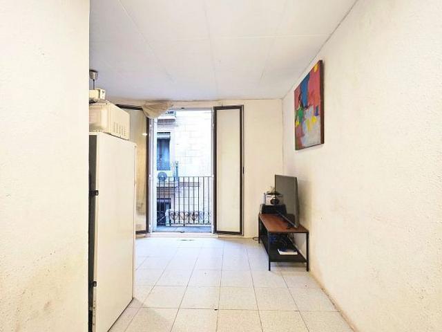 Piso en venta en calle De Guifré, Barcelona, de 35 m² 1 habitación por 124.000