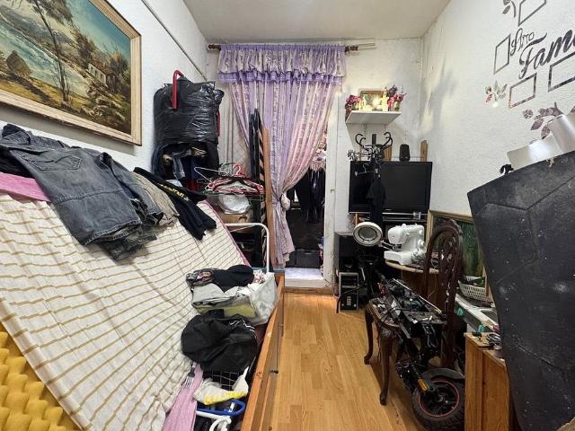 Piso en venta en calle De Guifré, Barcelona, de 61 m² 3 habitaciones por 180.000