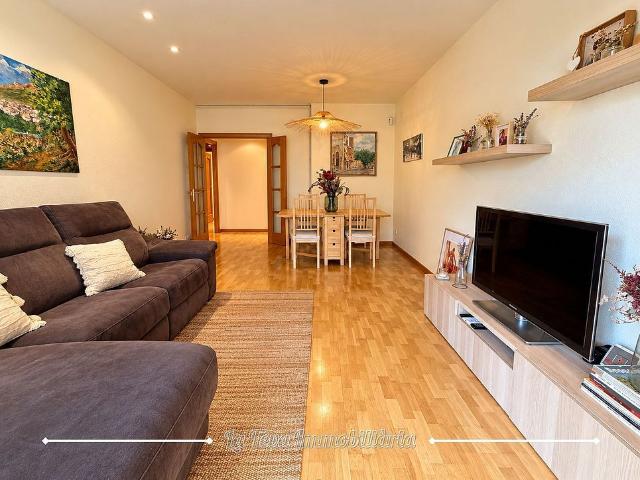 Piso en venta en calle De Guitard, Barcelona, de 80 m² 3 habitaciones por 485.000