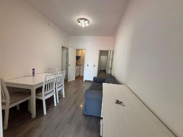 Piso en venta en calle De Galileu, Barcelona, de 43 m² 3 habitaciones por 305.000