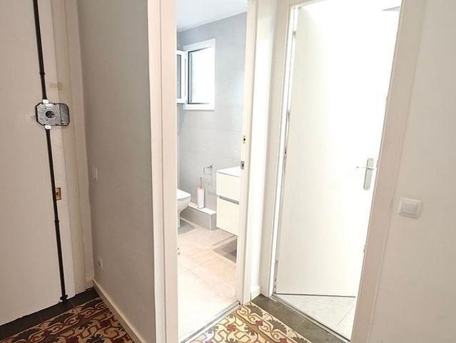 Piso en venta en calle De Galileu, Barcelona, de 50 m² 2 habitaciones por 405.000