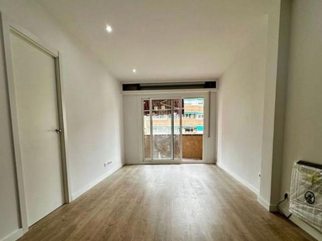 Piso en venta en calle De Galileu, Barcelona, de 95 m² 4 habitaciones por 680.000