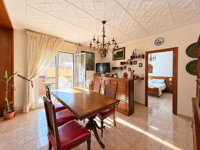 Piso en venta en calle De García Lorca, Sabadell, de 84 m² 4 habitaciones por 199.000