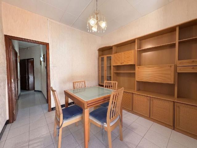 Piso en venta en calle De Gavà, Barcelona, de 63 m² 3 habitaciones por 250.000
