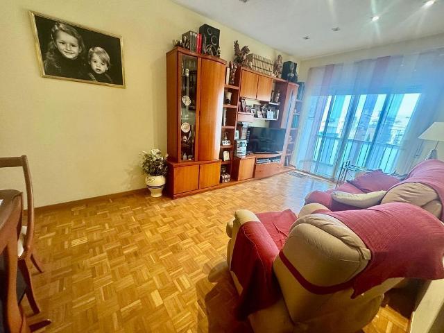 Piso en venta en calle De Gènova, Barcelona, de 82 m² 3 habitaciones por 450.000