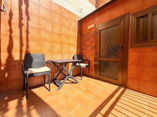 Piso en venta en calle De Girona, Sant Boi de Llobregat, de 65 m² 2 habitaciones por 220.000