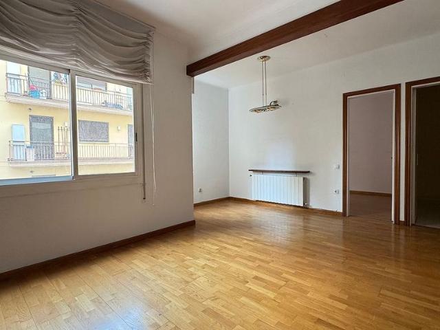 Piso en venta en calle De Gomis, Barcelona, de 75 m² 3 habitaciones por 360.000