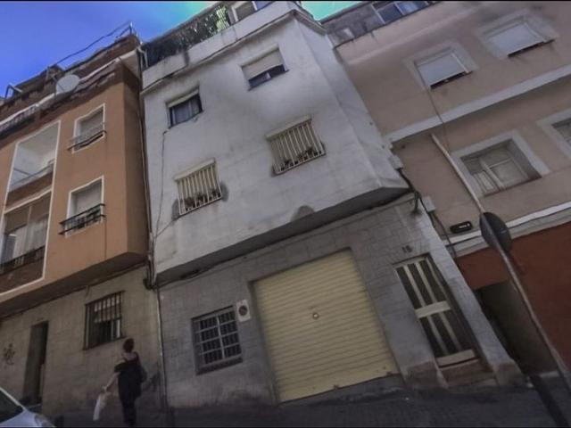 Piso en venta en calle De Granada, Badalona, de 60 m² 1 habitación por 81.200