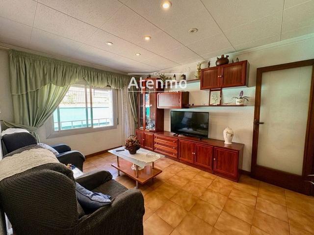 Piso en venta en calle De Granollers, Barcelona, de 78 m² 3 habitaciones por 235.000
