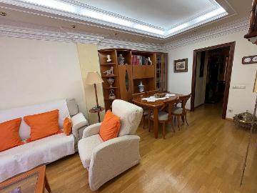 Piso en venta en calle De Grífols, Barcelona, de 75 m² 4 habitaciones por 295.000