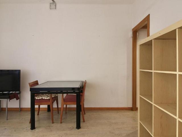 Piso en venta en calle De Huelva, Barcelona, de 48 m² 3 habitaciones por 240.000