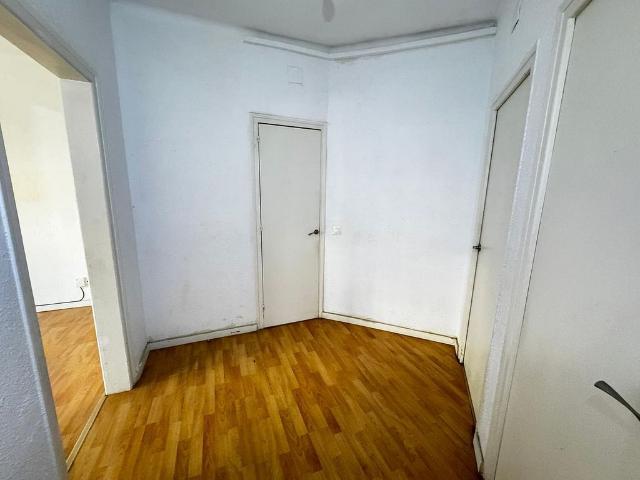 Piso en venta en calle De Huelva, Barcelona, de 59 m² 2 habitaciones por 270.000