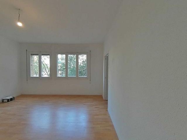 Piso en venta en calle De Huelva, Barcelona, de 59 m² 2 habitaciones por 270.000
