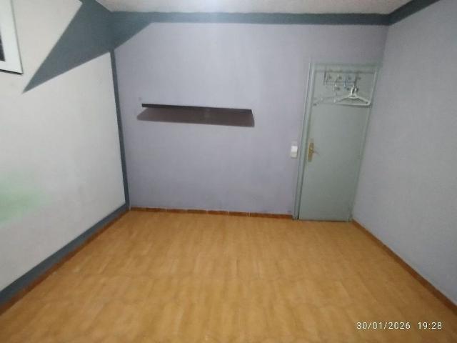 Piso en venta en calle De Juan Valentí Escalas, Santa Coloma de Gramanet, de 52 m² 2 habitaciones por 117.300