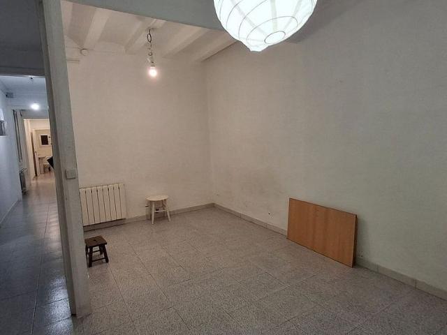 Piso en venta en calle De Julià Portet, Barcelona, de 72 m² 4 habitaciones por 260.000