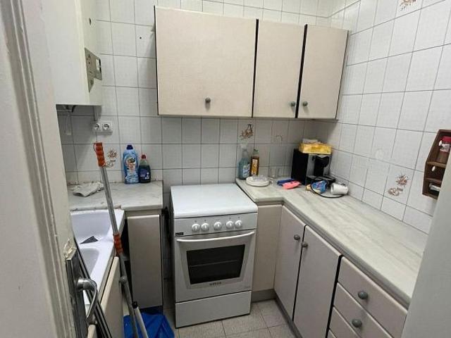 Piso en venta en calle De Julià Portet, Barcelona, de 72 m² 4 habitaciones por 270.000