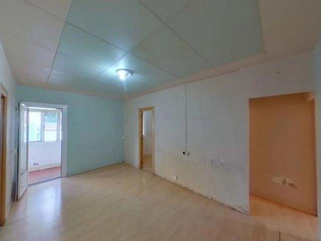 Piso en venta en calle De Julia Romera Yañez, Santa Coloma de Gramanet, de 68 m² 3 habitaciones por 120.000