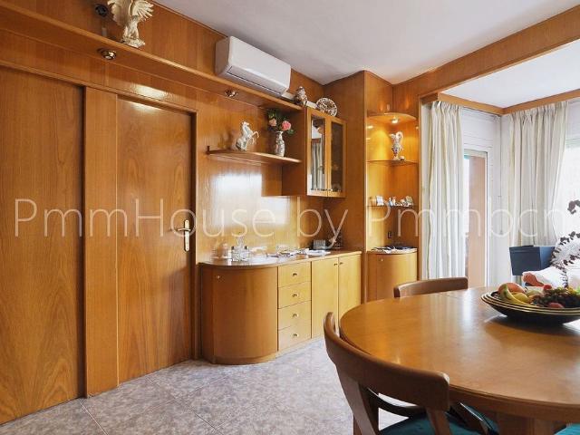 Piso en venta en calle De Jaume Fabra, Barcelona, de 72 m² 3 habitaciones por 370.000
