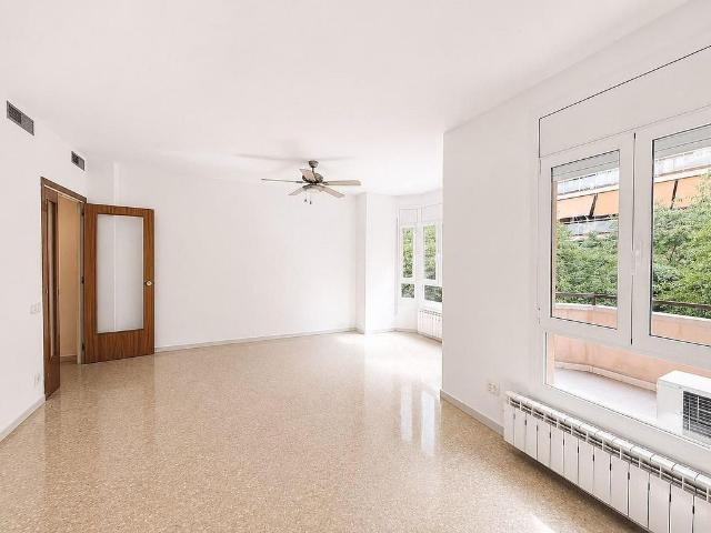 Piso en venta en calle De Joan Güell, Barcelona, de 111 m² 4 habitaciones por 640.000