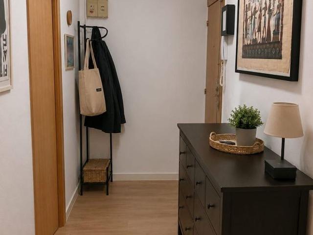 Piso en venta en calle De Joaquim Rubió i Ors, Cornellà de Llobregat, de 80 m² 4 habitaciones por 289.000