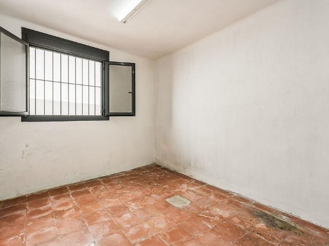 Piso en venta en calle De Joaquim Valls, Barcelona, de 57 m² 3 habitaciones por 163.000