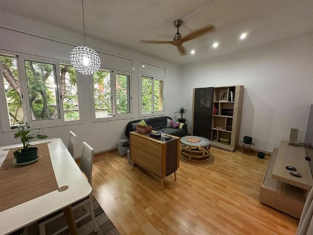 Piso en venta en calle De Joaquim Valls, Barcelona, de 57 m² 2 habitaciones por 238.000
