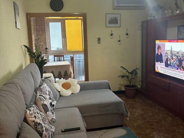 Piso en venta en calle De Joaquim Valls, Barcelona, de 63 m² 3 habitaciones por 190.000