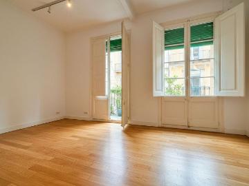 Piso en venta en calle De Joaquín Costa, Barcelona, de 105 m² 4 habitaciones por 330.000