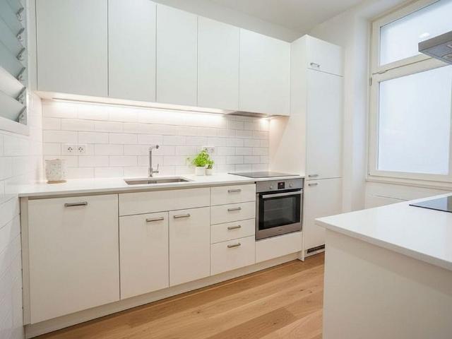 Piso en venta en calle De Joaquín Costa, Barcelona, de 105 m² 4 habitaciones por 330.000