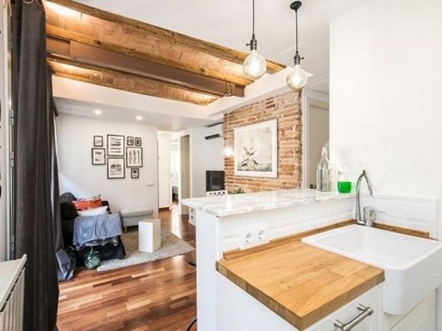 Piso en venta en calle De Joaquín Costa, Barcelona, de 42 m² 2 habitaciones por 267.000