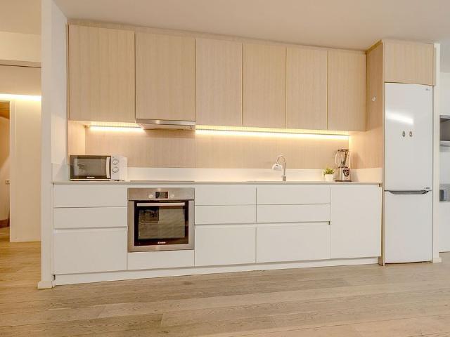 Piso en venta en calle De Josep Anselm Clavé, Barcelona, de 101 m² 3 habitaciones por 790.000