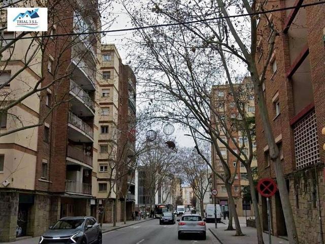 Piso en venta en calle De Josep Aparici, Sabadell, de 137 m² 3 habitaciones por 218.000