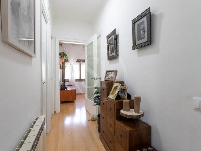 Piso en venta en calle De Josep Estivill, Barcelona, de 62 m² 3 habitaciones por 360.000