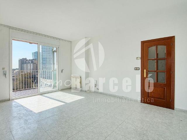 Piso en venta en calle De Josep Pla, Barcelona, de 68 m² 3 habitaciones por 400.000