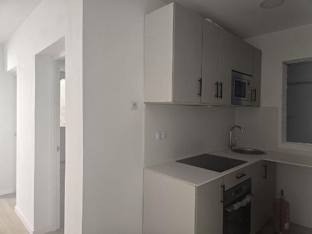 Piso en venta en calle De Josep Sangenís, Barcelona, de 55 m² 2 habitaciones por 210.000