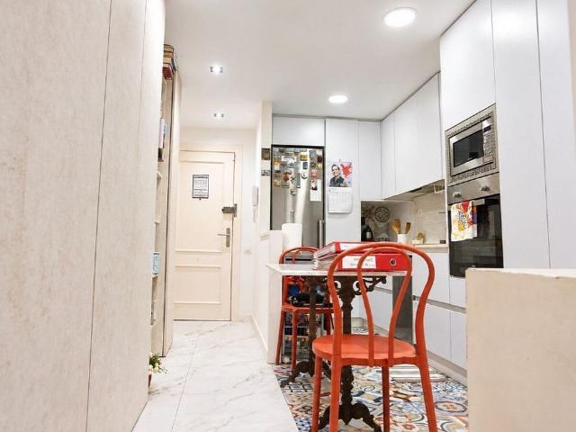 Piso en venta en calle De Josep Sangenís, Barcelona, de 71 m² 2 habitaciones por 398.500