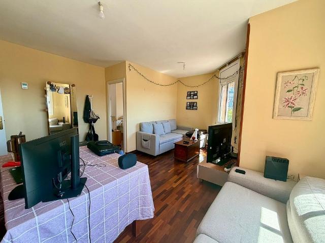 Piso en venta en calle De Josep Serrano, Barcelona, de 58 m² 2 habitaciones por 275.000