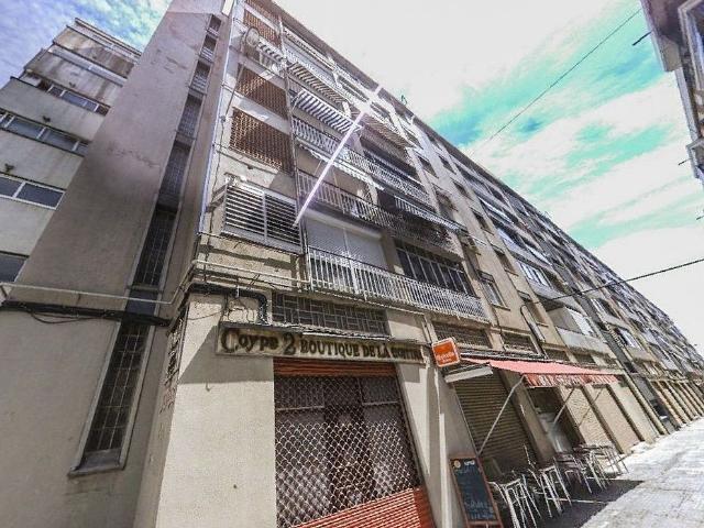 Piso en venta en calle De Lumière, Rubí, de 97 m² 3 habitaciones por 133.000