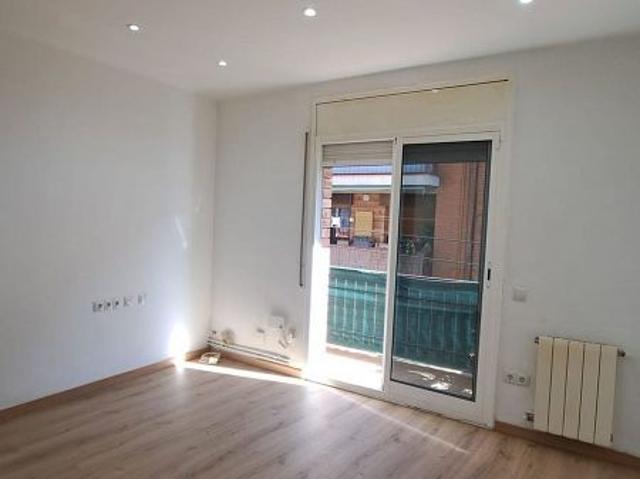 Piso en venta en calle De la Murtra, Barcelona, de 54 m² 3 habitaciones por 229.000