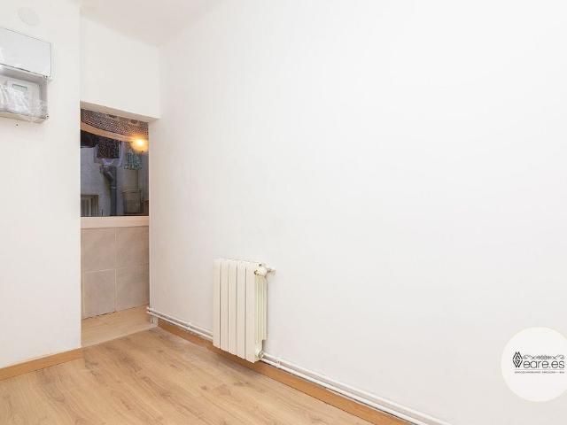 Piso en venta en calle De la Murtra, Barcelona, de 64 m² 3 habitaciones por 220.000