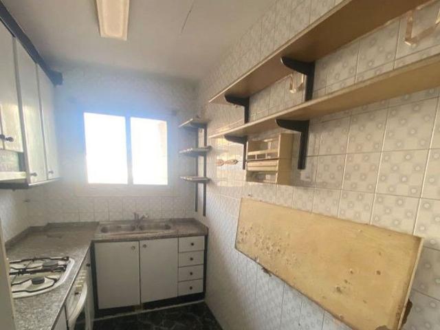 Piso en venta en calle De la Maçana, Girona, de 76 m² 3 habitaciones por 109.000