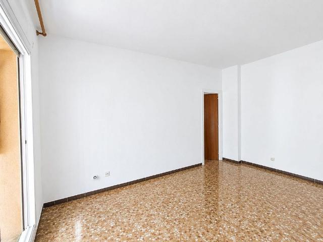 Piso en venta en calle De la Manigua, Barcelona, de 56 m² 3 habitaciones por 280.000