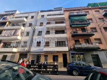 Piso en venta en calle De la Mare de Déu del Corredor, Mataró, de 75 m² 3 habitaciones por 102.000