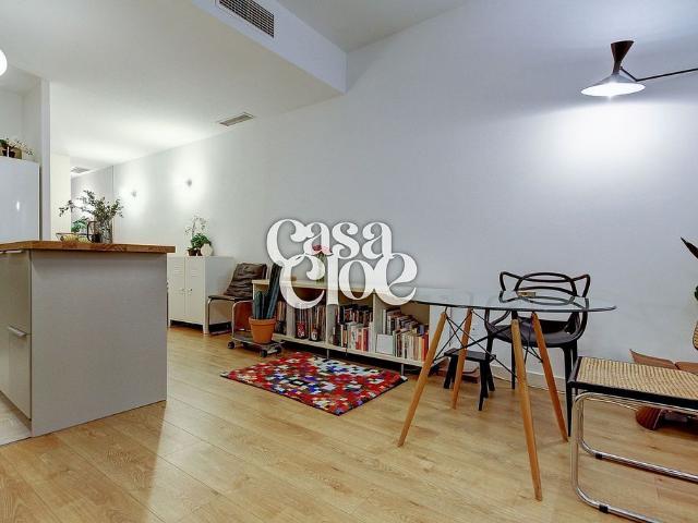 Piso en venta en calle De la Mare de Déu del Pilar, Barcelona, de 58 m² 1 habitación por 279.000