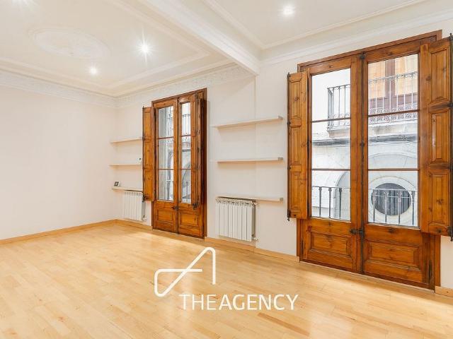 Piso en venta en calle De la Mare de Déu del Pilar, Barcelona, de 72 m² 3 habitaciones por 475.000