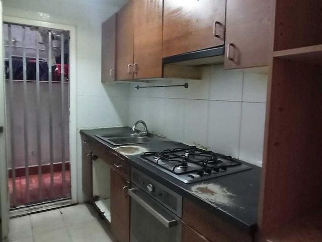 Piso en venta en calle De la Mina, Badalona, de 59 m² 2 habitaciones por 129.000