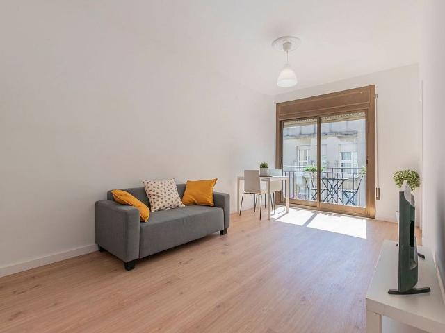 Piso en venta en calle De la Nació, Barcelona, de 72 m² 3 habitaciones por 369.000